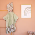 Παιδικό πόντσο θαλάσσης από βαμβάκι Oeko-Tex με Peonies print | Karfitsomenosgatos