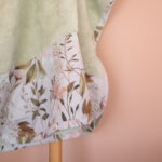 Παιδικό πόντσο θαλάσσης από βαμβάκι Oeko-Tex με Peonies print | Karfitsomenosgatos