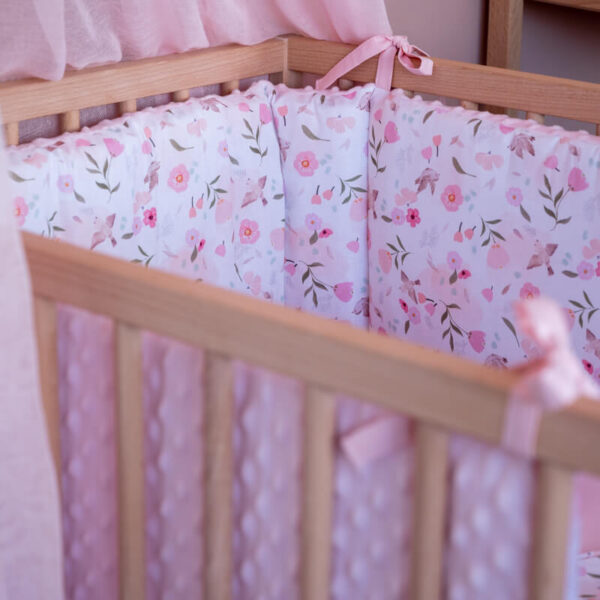 Βαμβακερή προστατευτική πάντα κούνιας με print Pretty Flowers | Karfitsomenosgatos