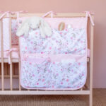 Θήκη οργάνωσης κούνιας από βαμβάκι Oeko-Tex με Pretty Flowers print | Karfitsomensogatos