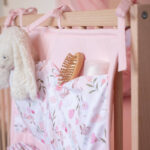 Θήκη οργάνωσης κούνιας από βαμβάκι Oeko-Tex με Pretty Flowers print | Karfitsomensogatos