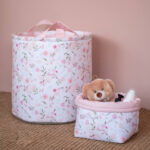 Υφασμάτινο καλάθι αποθήκευσης για την αλλαξιέρα από βαμβάκι Oeko-Tex με Pretty Flowers print | Karfitsomenosgatos