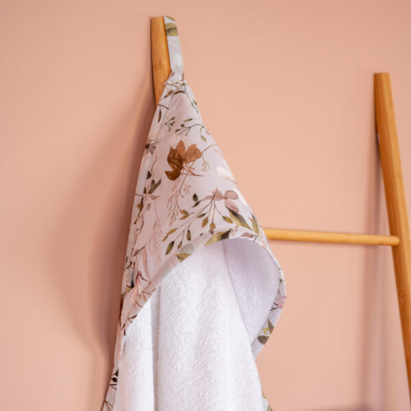 Βρεφική μπουρνουζοπετσέτα από βαμβάκι Oeko-Tex με Peonies print | Karfitsomenosgatos