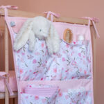 Θήκη οργάνωσης κούνιας από βαμβάκι Oeko-Tex με Pretty Flowers print | Karfitsomensogatos