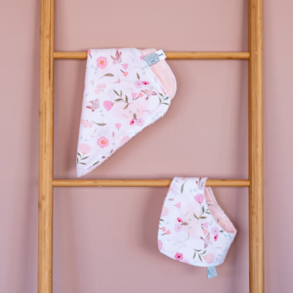 Βρεφικό πανάκι/πετσετάκι φροντίδας από βαμβάκι Oeko-Tex με Pretty Flowers print | Karfitsomensogatos