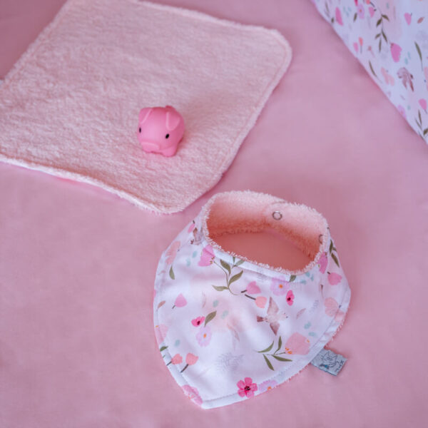 Βρεφική σαλιάρα από βαμβάκι Oeko-Tex με Pretty Flowers print | Karfistosmenosgatos