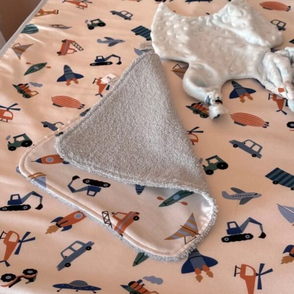 Βρεφικό πανάκι/πετσετάκι φροντίδας από βαμβάκι Oeko-Tex με Vehicles print | Karfitsomenosgatos
