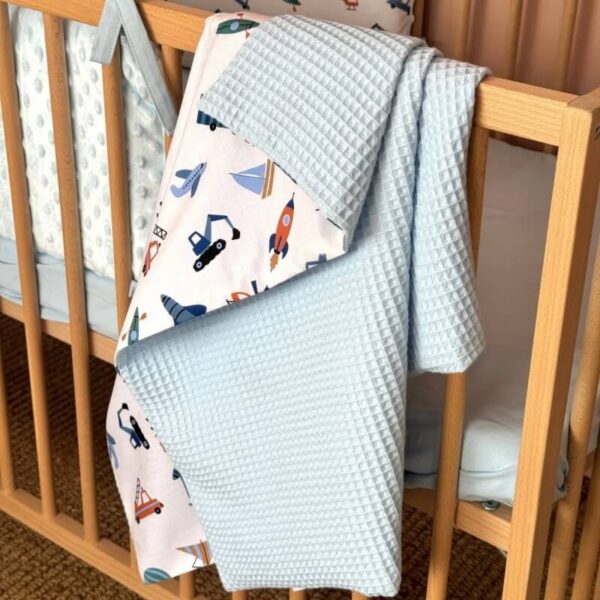 Βρεφική πικέ κουβέρτα με print Vehicles | Karfitsomenosgatos