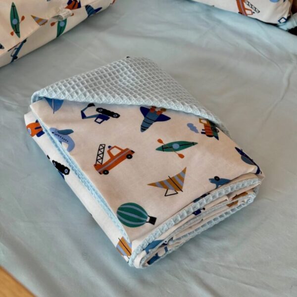 Βρεφική πικέ κουβέρτα με print Vehicles | Karfitsomenosgatos