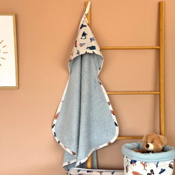 Βρεφική μπουρνουζοπετσέτα από βαμβάκι Oeko-Tex με Vehicles print | Karfitsomenosgatos