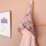 Βρεφική μπουρνουζοπετσέτα από βαμβάκι Oeko-Tex με Owl Forest print | Karfitsomenosgatos